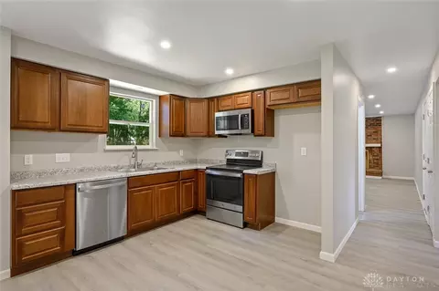806 Picket Way, Cincinnati, OH 45245 photo 9