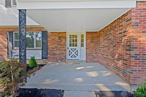 806 Picket Way, Cincinnati, OH 45245 photo 2