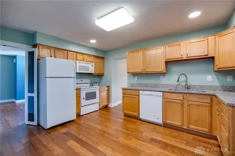 720 Hollendale Dr, Kettering, OH 45429 photo 9