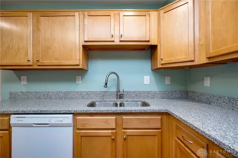 720 Hollendale Dr, Kettering, OH 45429 photo 14