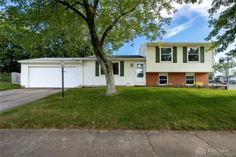 2240 Wienburg Dr, Dayton, OH 45439