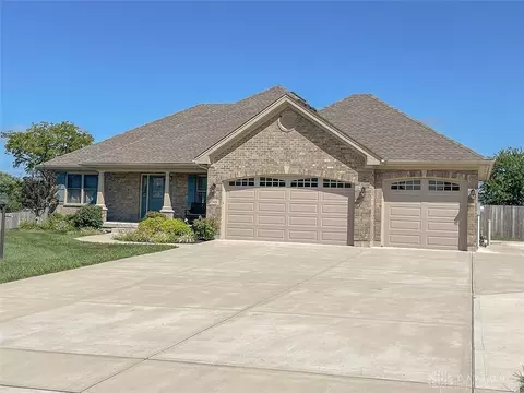 749 Hidden Meadows Dr, Miamisburg, OH 45342