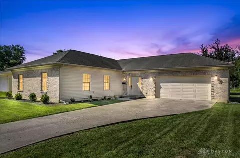 613 N Eppington Dr, Dayton, OH 45426