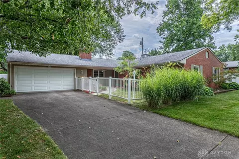 1916 Stayman Dr, Kettering, OH 45440 photo 2