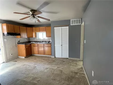 16 E Mclaughlin Ave, Fairborn, OH 45324 photo 4