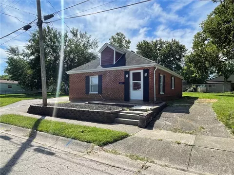 16 E Mclaughlin Ave, Fairborn, OH 45324