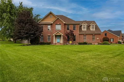 887 Buckeye Ct, Tipp City, OH 45371