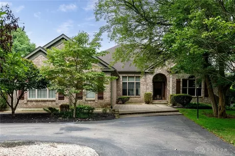 2725 River Bluff Dr, Sugarcreek Township, OH 45370