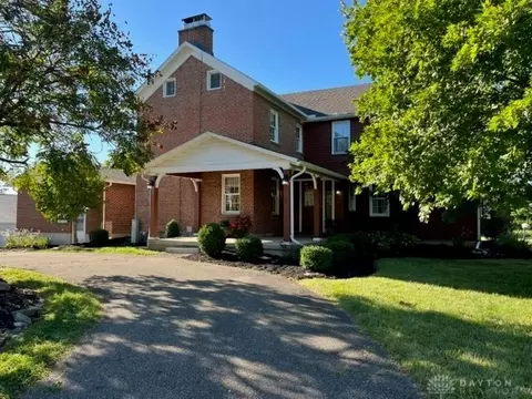 8917 S Palmer Rd, New Carlisle, OH 45344