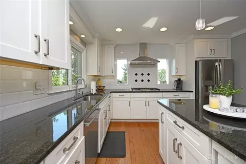 5528 Mapleridge Dr, Cincinnati, OH 45227 photo 17