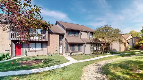 1305 Huntsman Ln, Centerville, OH 45459