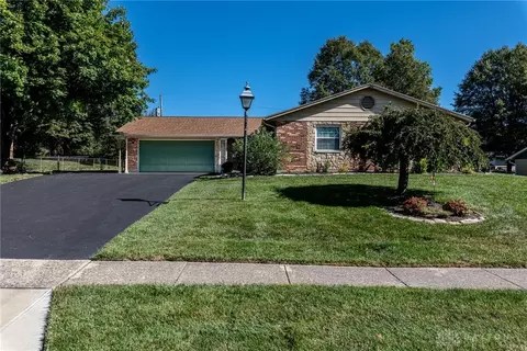 4382 Castle Gate Dr, Dayton, OH 45432