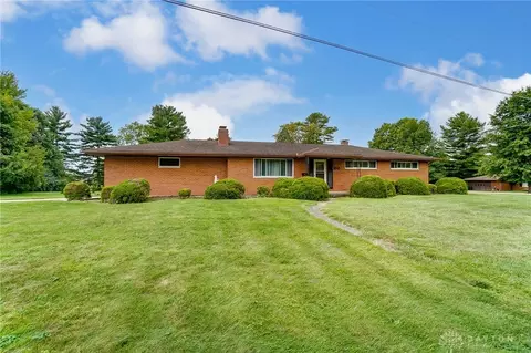 100 Ionic Cir, Enon, OH 45323 photo 2