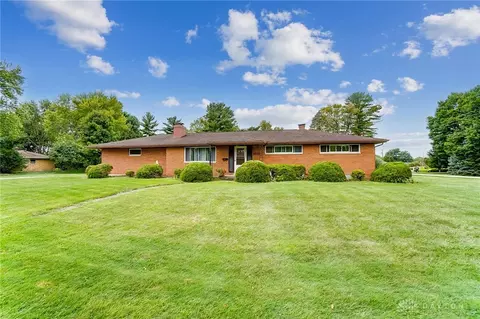 100 Ionic Cir, Enon, OH 45323 photo 4