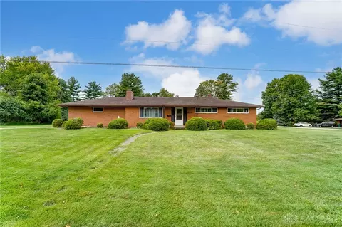 100 Ionic Cir, Enon, OH 45323 photo 3