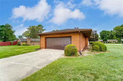 100 Ionic Cir, Enon, OH 45323 photo 38