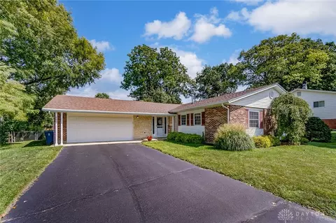880 Crestmont Dr, Riverside, OH 45431