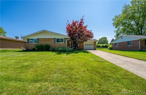 1162 Rona Parkway Dr, Fairborn, OH 45324