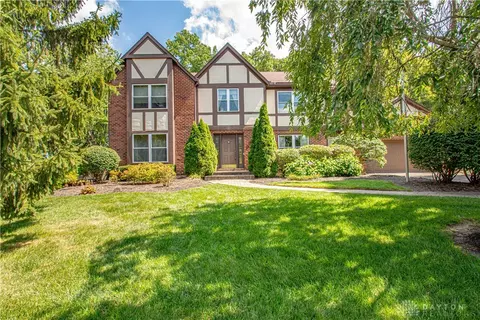 2648 Woodbluff Ln, Washington Township, OH 45458