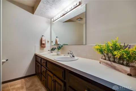 5771 Oak Valley Rd, Kettering, OH 45440 photo 23