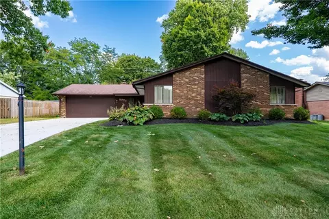 5771 Oak Valley Rd, Kettering, OH 45440