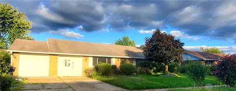2710 Della Dr, Dayton, OH 45417
