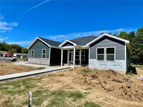 201 Esther Dr, Lewisburg, OH 45338