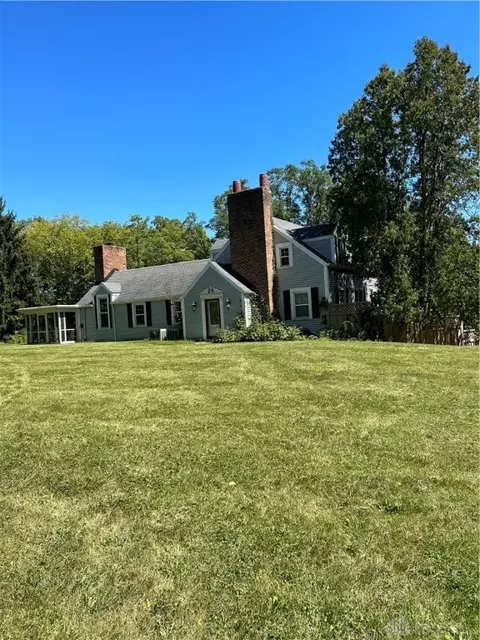 5048 Bellefontaine Rd, Huber Heights, OH 45424