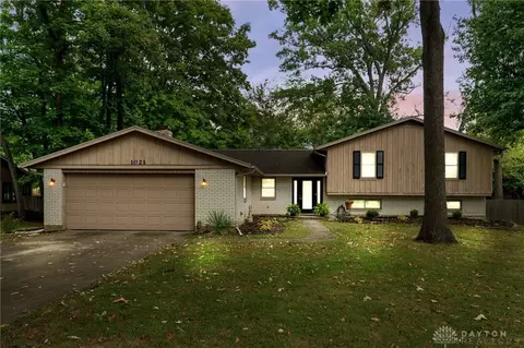 1021 Ripplecreek Ct, Centerville, OH 45458