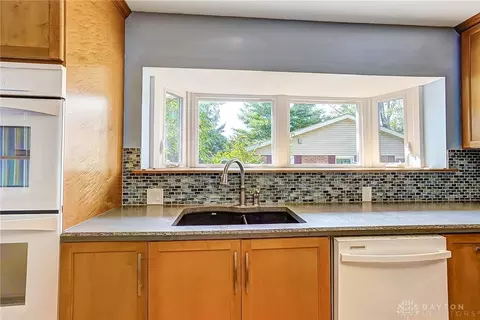 1012 Pepper Hill Dr, Kettering, OH 45429 photo 9