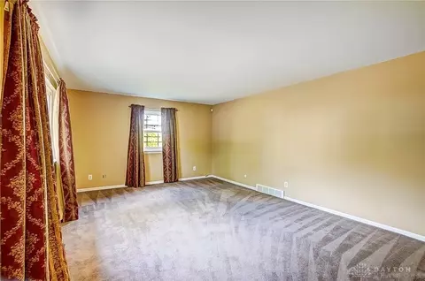1012 Pepper Hill Dr, Kettering, OH 45429 photo 3