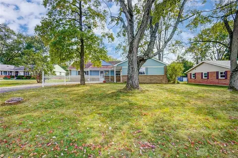 1012 Pepper Hill Dr, Kettering, OH 45429 photo 2