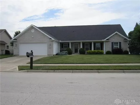 335 Mallard Ct, Brookville, OH 45309