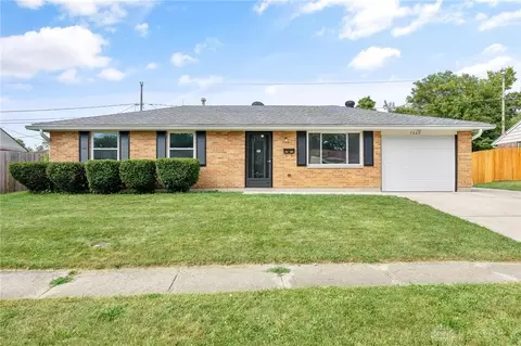 7669 Stockholm Dr, Huber Heights, OH 45424