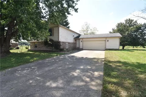 6770 Castlebrook Dr, Franklin, OH 45005