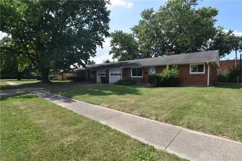 4051 Royal Oak Dr, Dayton, OH 45429