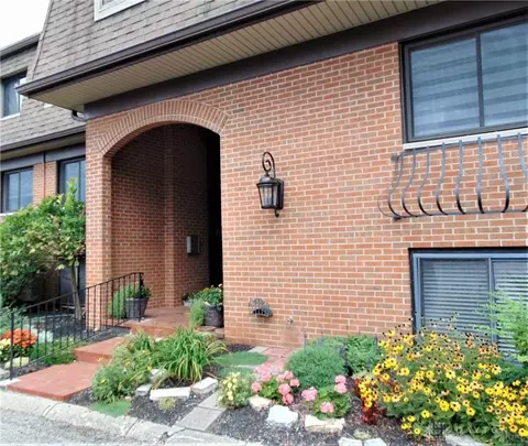 1606 Pine Tree Ln #37, Dayton, OH 45449