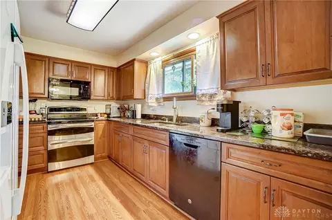 6880 Chama Trl, Enon, OH 45323 photo 15