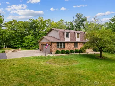 1211 Sugar Hill Ln, Xenia, OH 45385