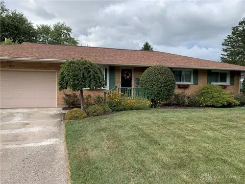 305 Camborne Dr, Englewood, OH 45322