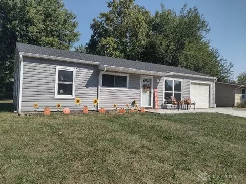 1648 Lambers Dr, New Carlisle, OH 45344