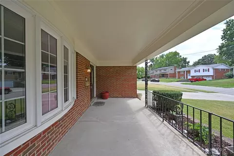 1126 Meadowind Ct, Cincinnati, OH 45231 photo 3