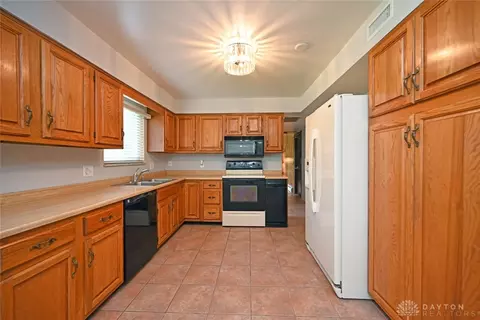 1126 Meadowind Ct, Cincinnati, OH 45231 photo 12