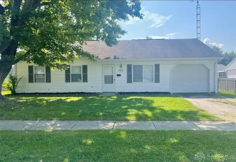906 Pepperwood Dr, New Carlisle, OH 45344