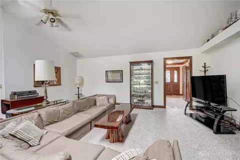 8521 Gurney Ct, Centerville, OH 45458 photo 14