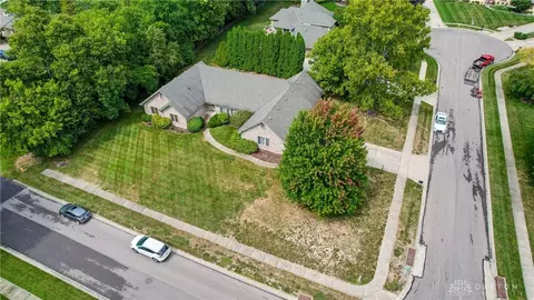8521 Gurney Ct, Centerville, OH 45458 photo 2