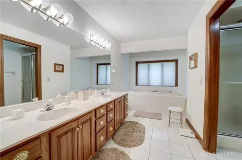 8521 Gurney Ct, Centerville, OH 45458 photo 32