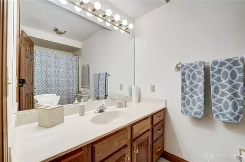 8521 Gurney Ct, Centerville, OH 45458 photo 40