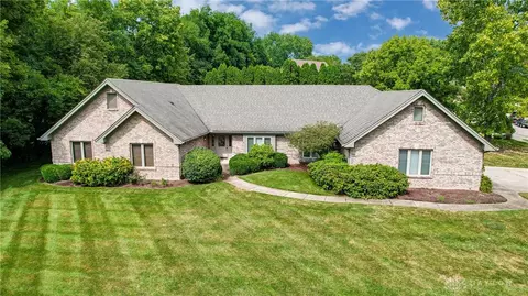 8521 Gurney Ct, Centerville, OH 45458