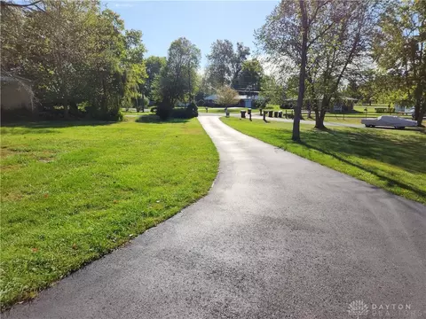524 Iris Ln, Cincinnati, OH 45255 photo 2